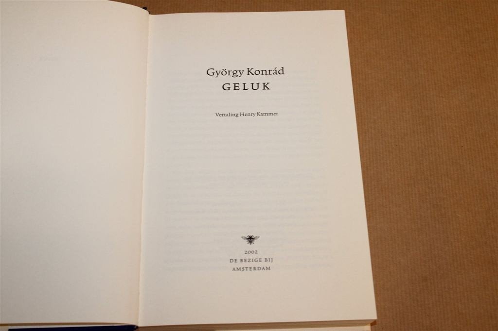 Geluk — Konrad, Joodse Vlucht Hongarije WOII 2002, Ophalen of Verzenden, Gelezen