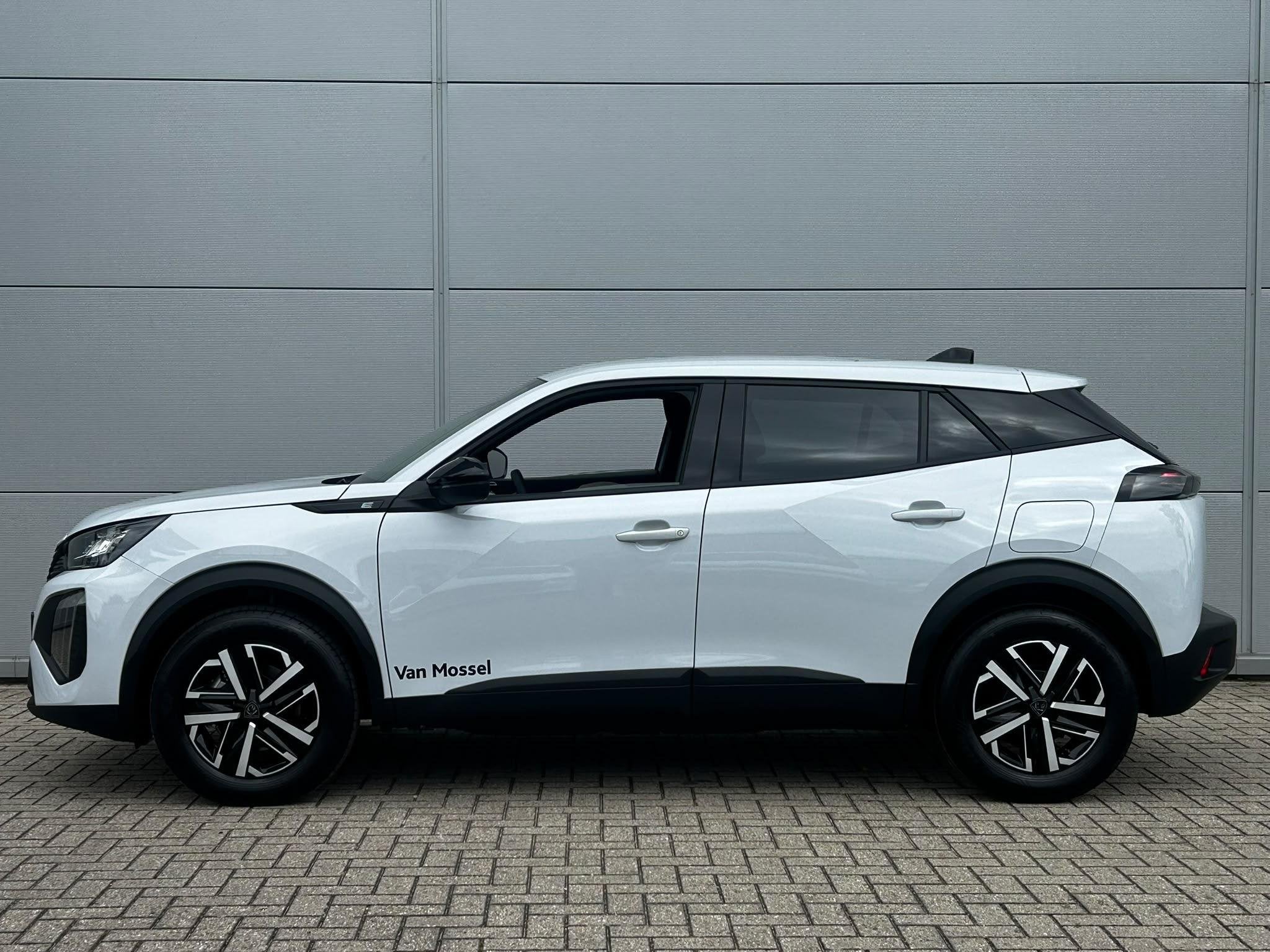 Peugeot e-2008 EV Business 54 kWh | 3 fase lader | Camera |, 12 maanden, Stof, Parkeersensor, 156 pk