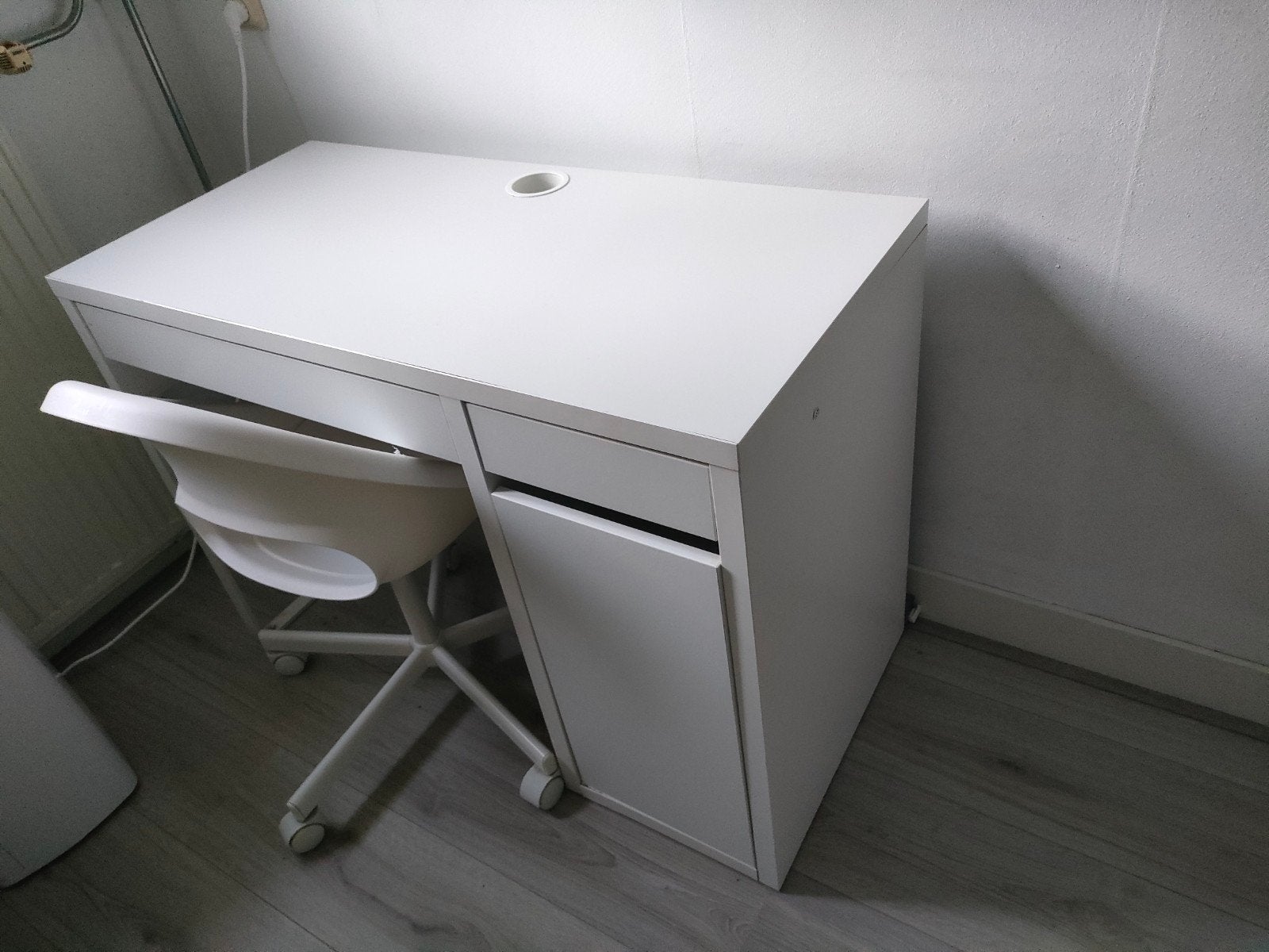 Ikea Micke Bureau Wit - met laden en kastje (105x50x75), Ophalen, 105 cm, Gebruikt, Met lades