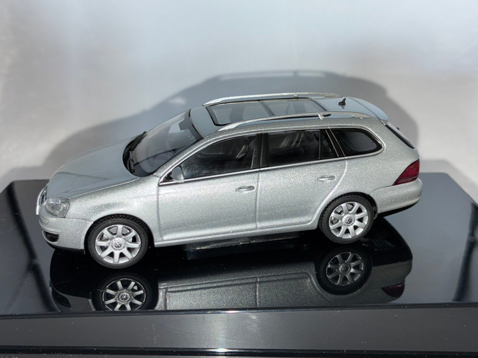 Volkswagen Golf Variant A5 (Type 1K) 2003 - AUTOArt, Ophalen of Verzenden, Nieuw, Auto, Overige merken