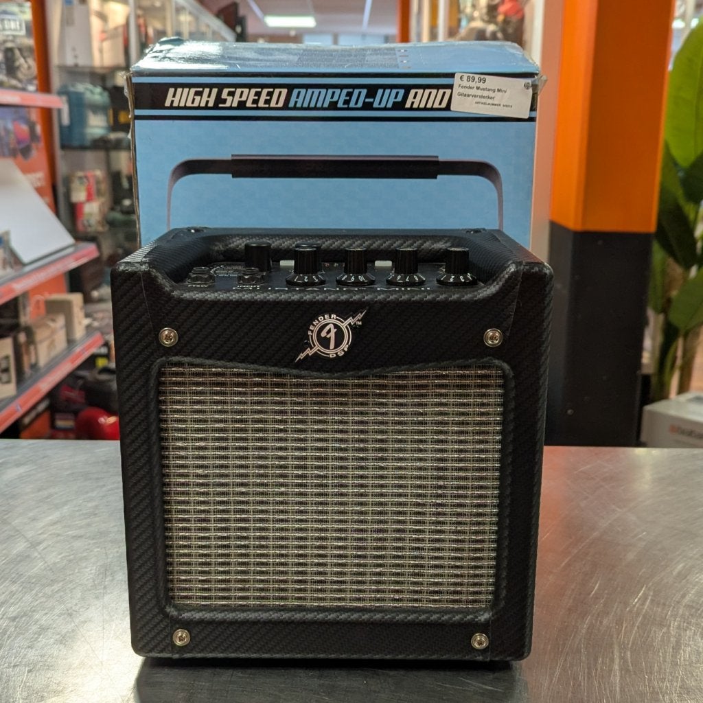 Fender Mustang Mini Gitaarversterker, Fender, Zo goed als nieuw, Support@fender.com, 17600 Catalina Street
Los Angeles, CA 90746
USA