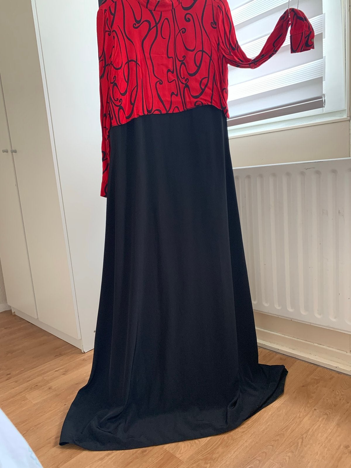Elegante rode en zwarte maxi-jurk van Appleline, Zo goed als nieuw, Ophalen, Maat 38/40 (M), Rood