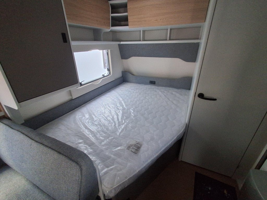 Bürstner B66 480 TK NIEUW!! STAPELBED!!, Caravans en Kamperen, Dwars-stapelbed, Bedrijf, Bürstner, Schokbreker