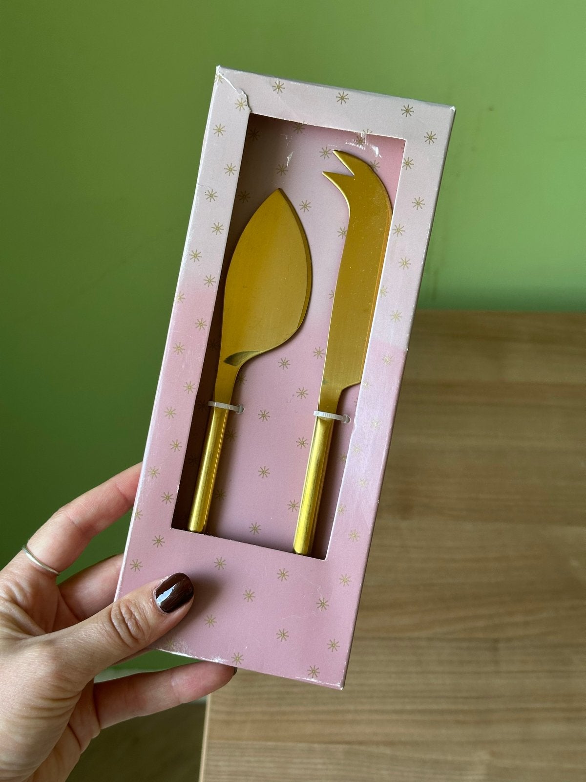 Gouden kaasmes set - Nieuw, Overige materialen, Nieuw, Ophalen of Verzenden, Los bestek