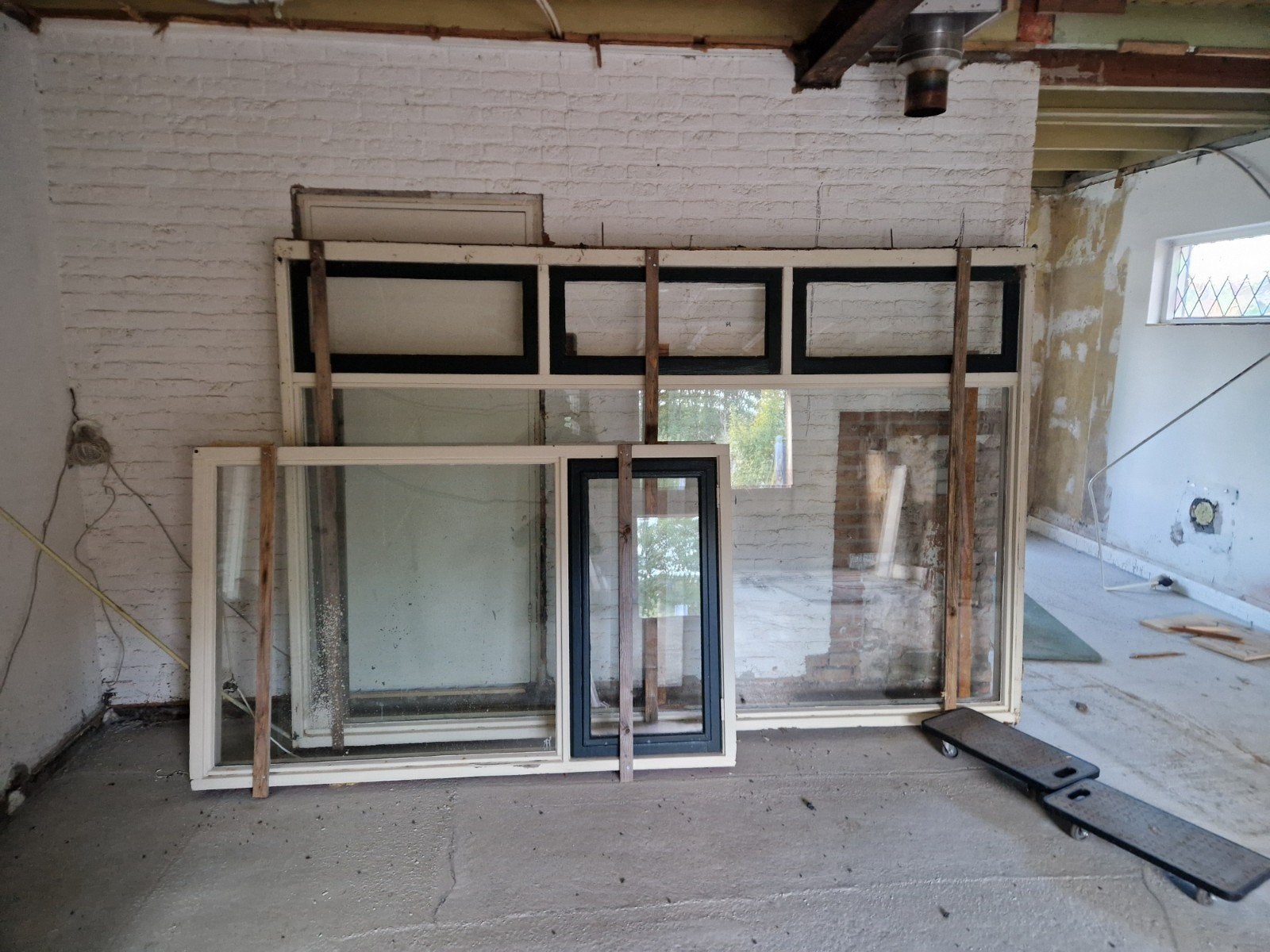 Twee kozijnen zonder houtrot, ideaal voor hergebruik, Ophalen, Gevelraam of Ruit, Gebruikt, 160 cm of meer
