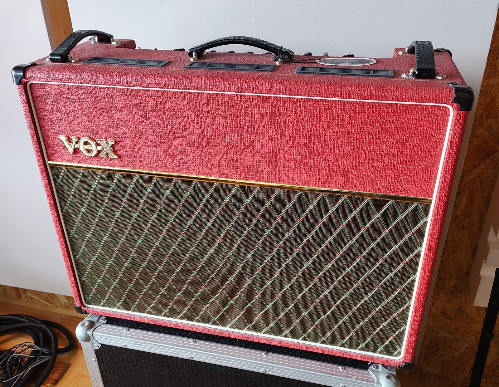 Vox AC30 C2 - Limited Edition Red, Ophalen, Zo goed als nieuw, Gitaar, Minder dan 50 watt