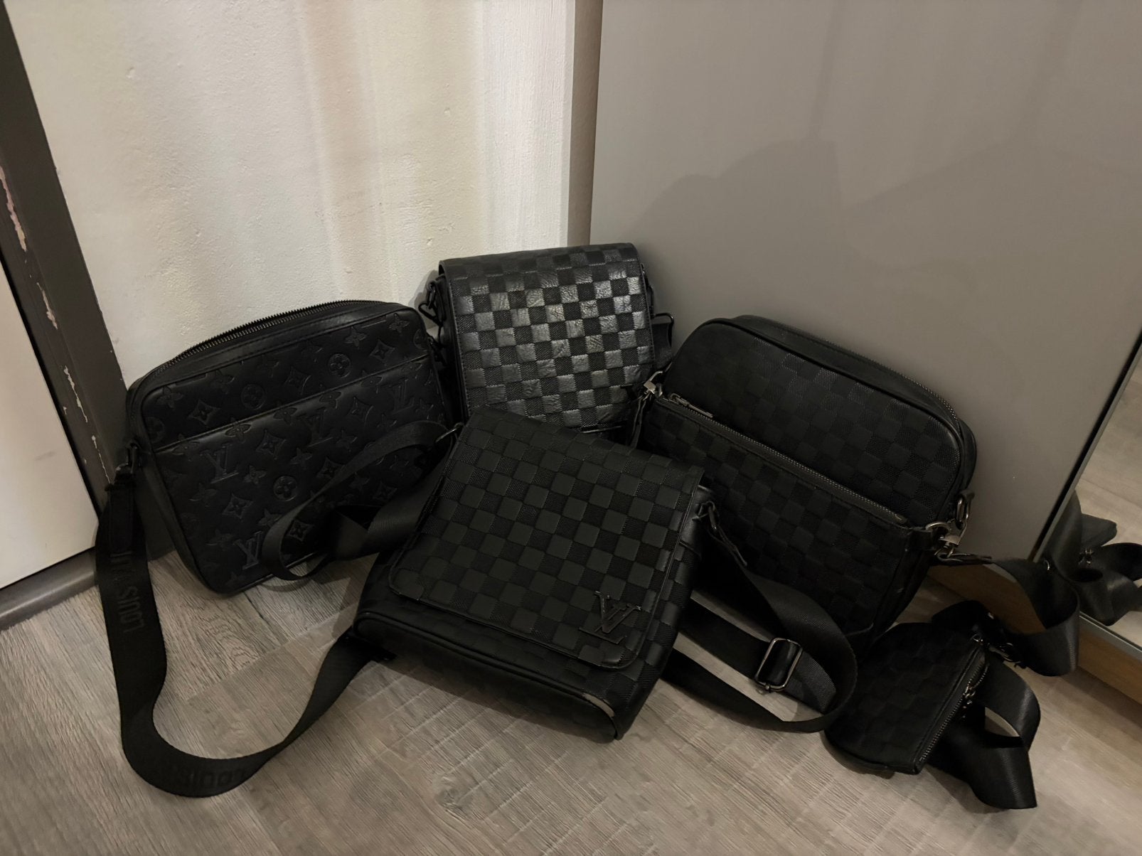 Lv tassen - zwart, 20 tot 30 cm, Zwart, Minder dan 35 cm, Ophalen of Verzenden