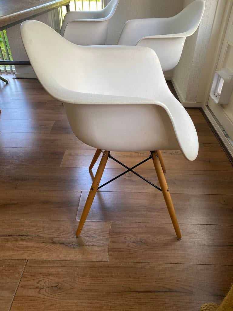 7 Witte eettafelstoelen - Gebruikt maar heel - T.E.A.B, Ophalen, Kunststof, Wit, Zo goed als nieuw