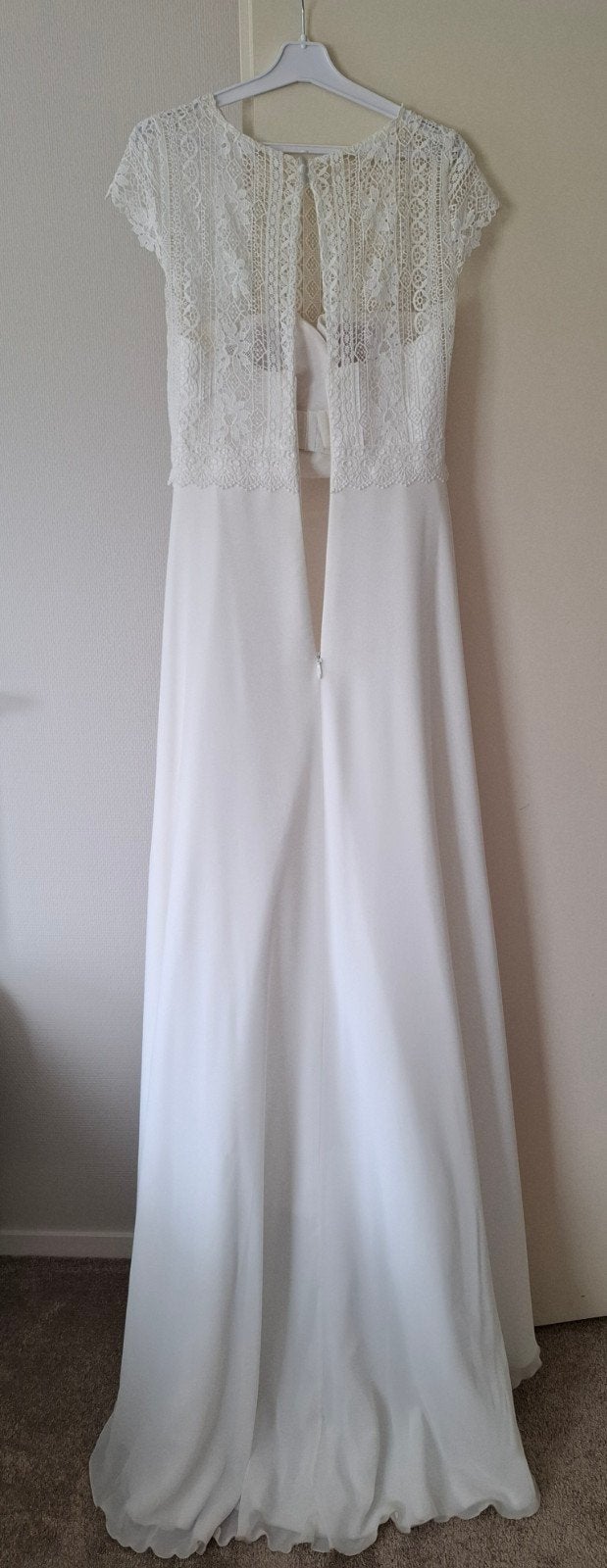 Witte trouwjurk maat 42 met hoes, Kleding | Dames, Trouwkleding en Trouwaccessoires, Ophalen, Zo goed als nieuw, Wit, Trouwjurk