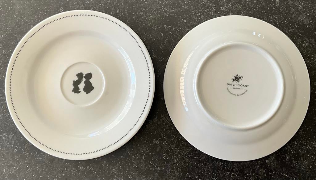 2 Dutch Floral schoteltjes - origineel en vaatwasserbestendi, Huis en Inrichting, Keuken | Servies, Keramiek, Ophalen of Verzenden
