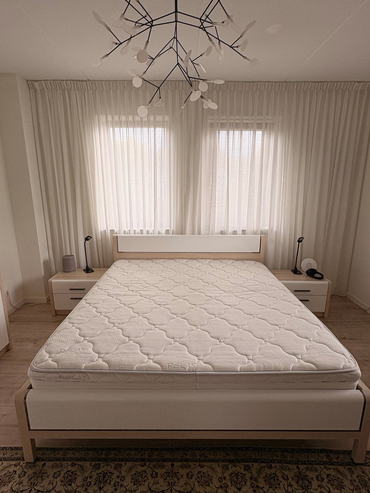 Complete Slaapkamer Set: Bed, Nachtkastjes, Dressoir & Spieg, Ophalen, Wit, Tweepersoons, Zo goed als nieuw