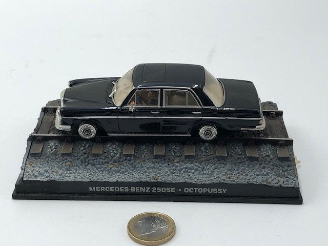 Mercedes 250 SE Octopussy, Hobby en Vrije tijd, Modelauto's | 1:43, Ophalen of Verzenden, Zo goed als nieuw, Auto, Overige merken