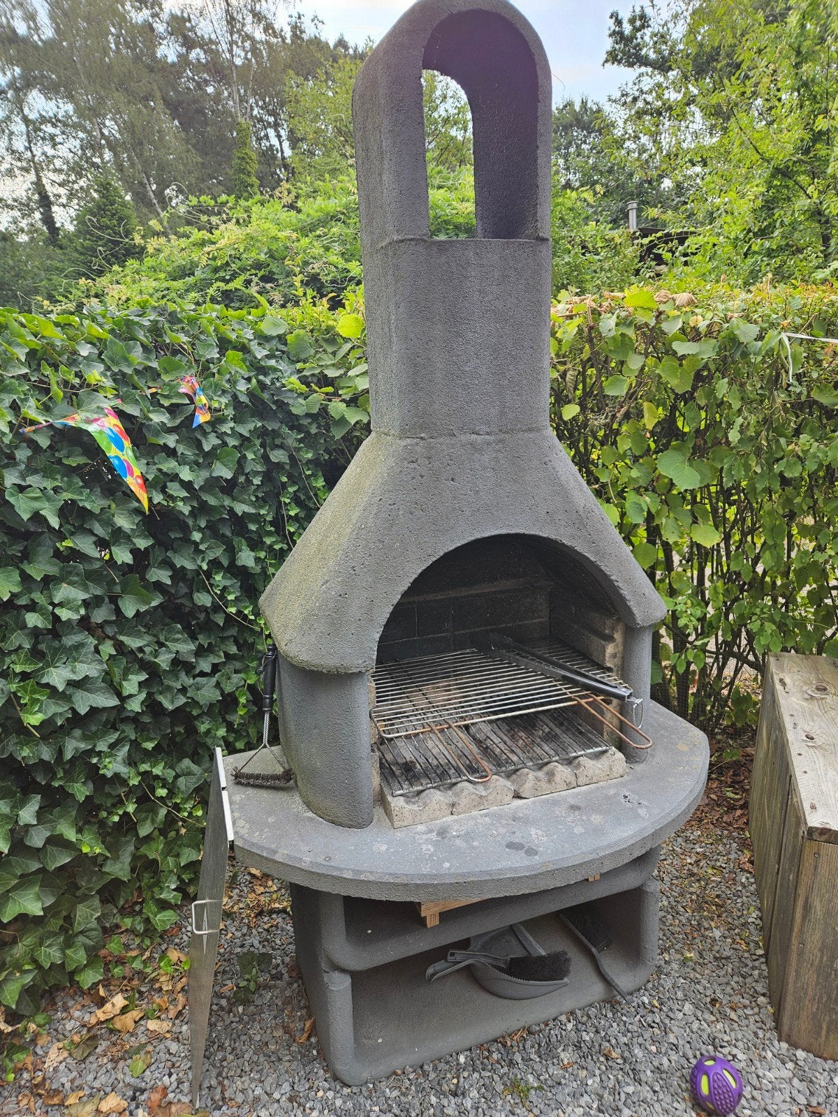 betonnen barbecue, Ophalen, Gebruikt