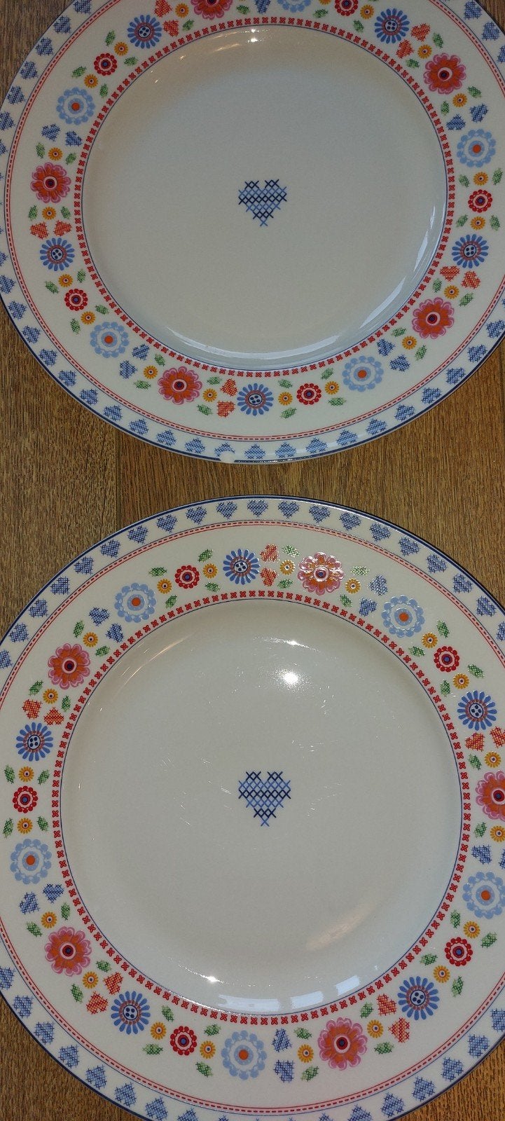 Vrolijke borden 2×/Kakelbont, Ophalen of Verzenden, Gebruikt, Overige stijlen, Bord(en)