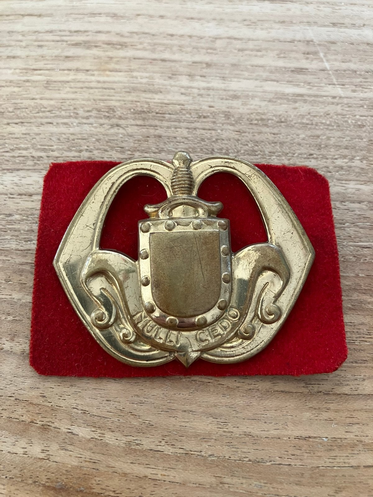 Baret embleem infanterie - Landmacht, Verzamelen, Ophalen of Verzenden, Landmacht, Overige gebieden, Embleem of Badge
