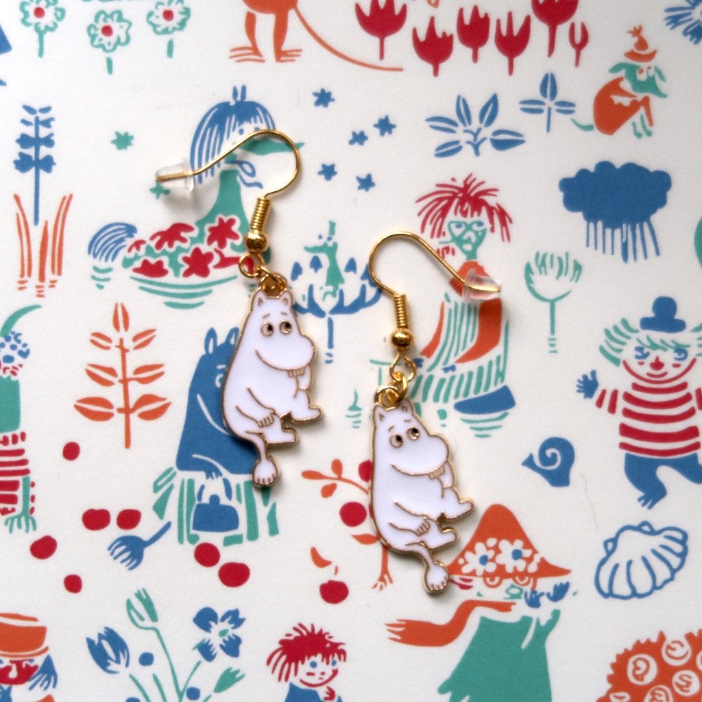 Goudkleurige oorbellen met witte Moomins/Muumins hangertjes, Overige materialen, Verzenden, Nieuw, Knopjes of Stekers