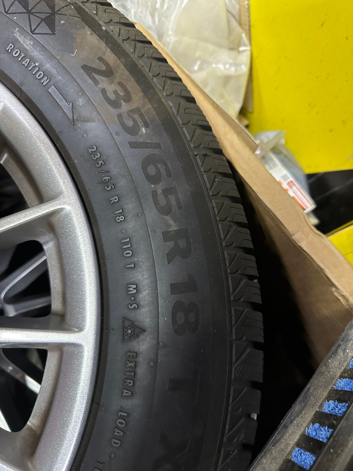Continental viking contact winterbanden 235/65r18, Ophalen, Zo goed als nieuw
