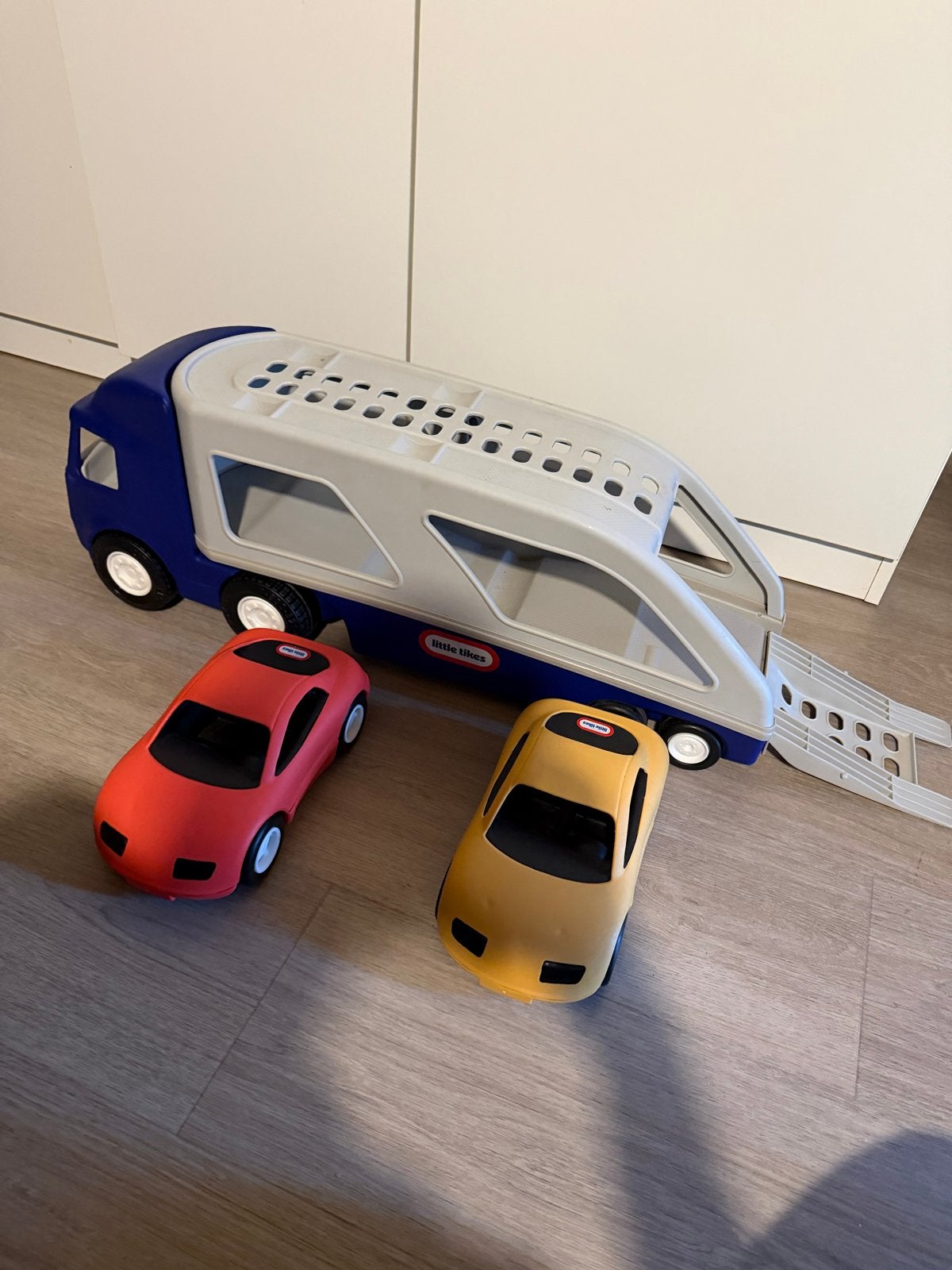 Little Tikes autotransporter met 2 auto's, Ophalen, Gebruikt