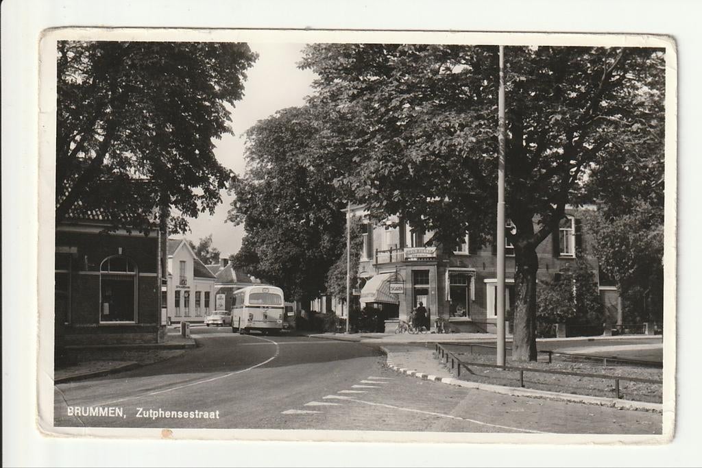 BRUMMEN ZUTPHENSESTRAAT KRUISING GTW VERHEUL VB 10 AUTOBUS, Verzamelen, Ophalen of Verzenden, 1960 tot 1980, Gelopen, Gelderland