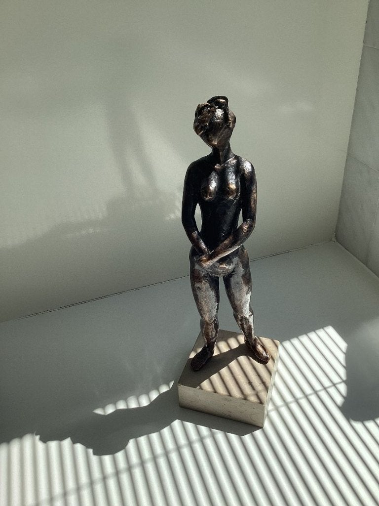bronzen beeld naakte vrouw met gevouwen handen, Ophalen of Verzenden, Mens