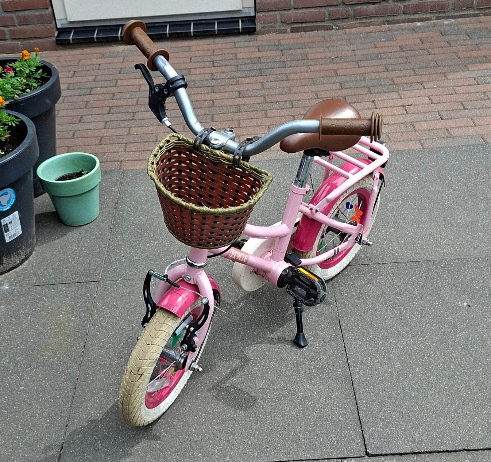 Meisjesfiets 12 inch met zijwieltjes en standaard, Fietsen en Brommers, Fietsen | Meisjes, Ophalen, Gebruikt, 14 inch of minder