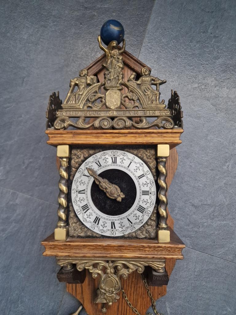 Antieke Zaanse Klok - Wandklok met Koperen Ornamenten, Ophalen