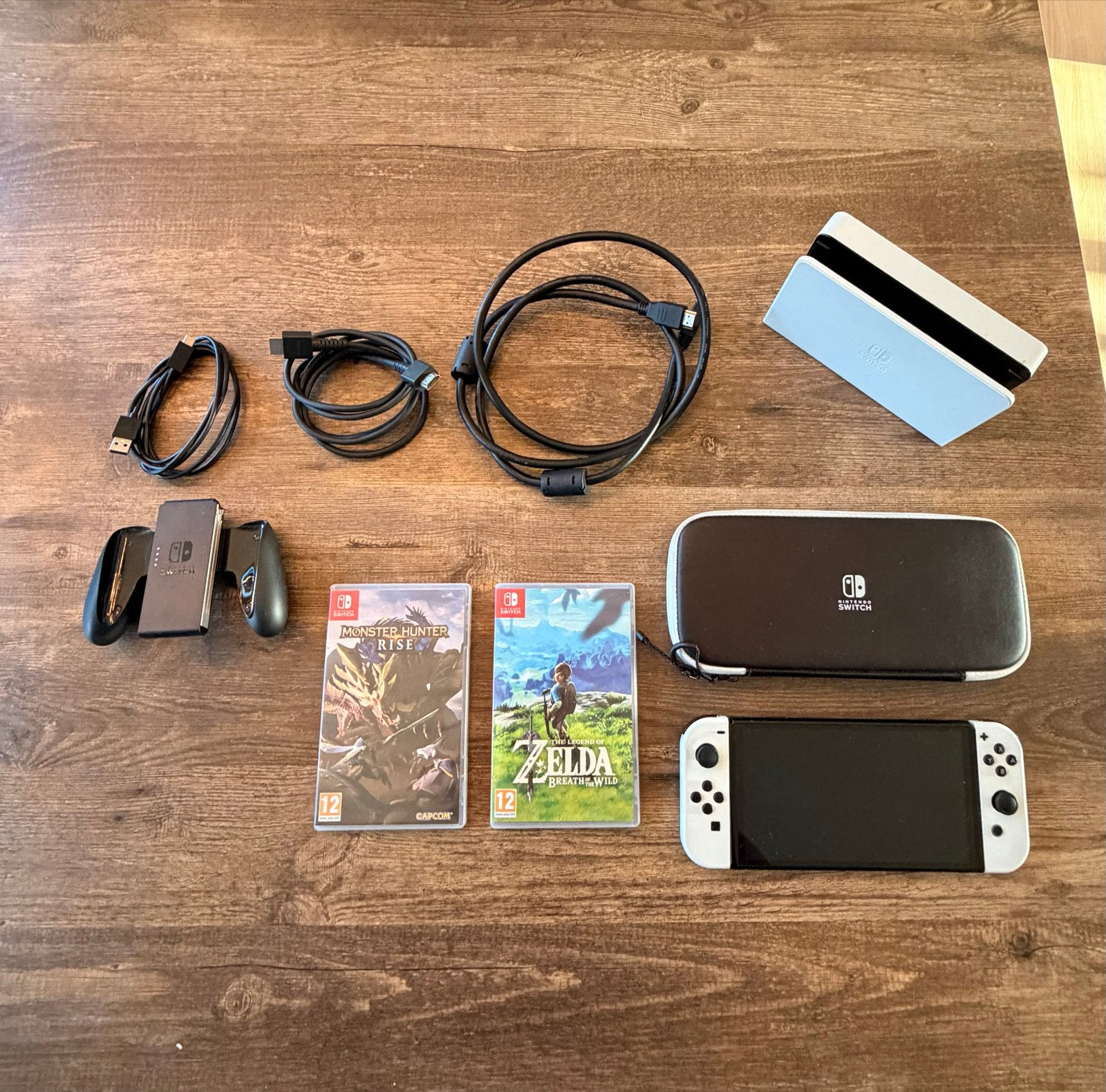 Zo goed als nieuwe Switch OLED Black and White + 2 spellen!!, Met games, Zo goed als nieuw, Met 1 controller, Switch OLED