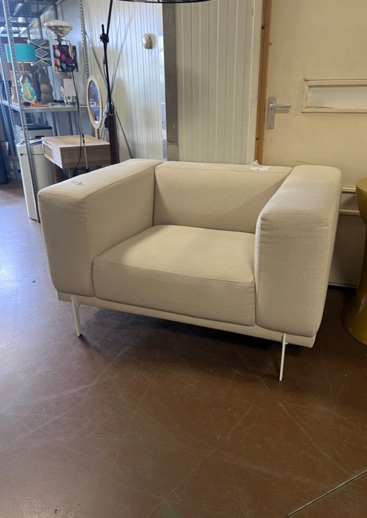 Studio Henk Cave lounge chair Beige | Van €2199, nu, Studio Henk, Nieuw, 125 cm of meer, Ophalen of Verzenden