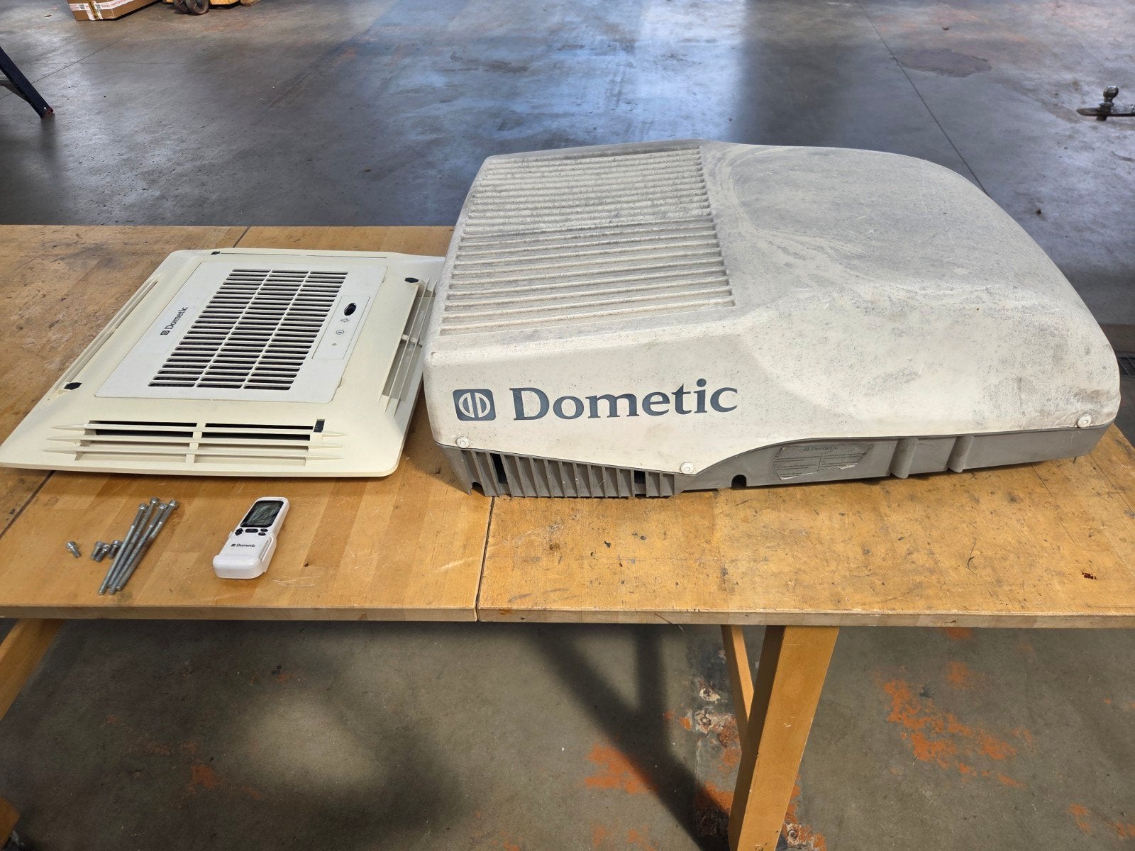 Dometic FJ1700 dak airco caravan / camper, Ophalen, Gebruikt