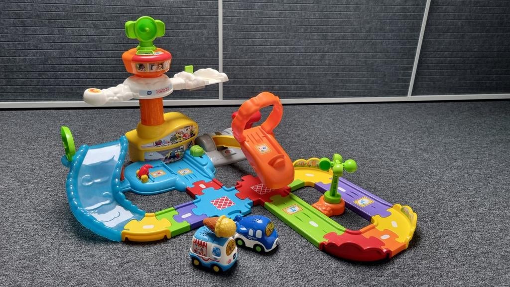 VTech toet toet vliegveld, Ophalen of Verzenden, Gebruikt, 6 maanden tot 2 jaar