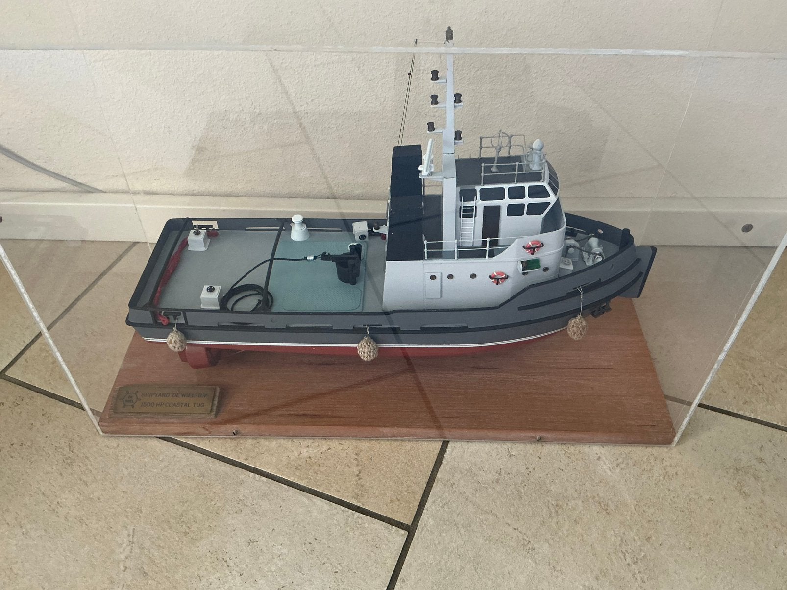 Sleepboot in vitrine, Ophalen, Zo goed als nieuw