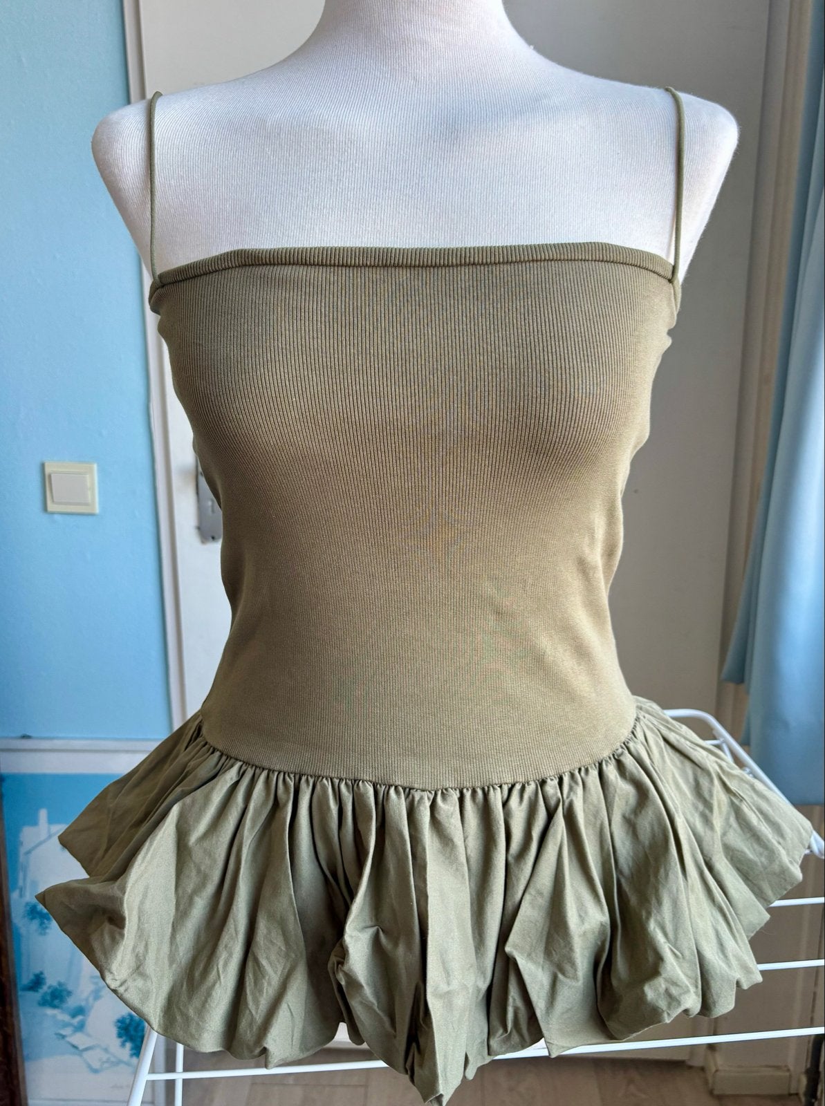 ZARA Ribbed Peplum Top met Ruches M, Zo goed als nieuw, Zonder mouw, Groen, Ophalen