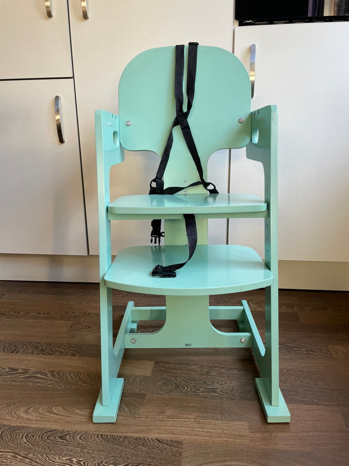Houten kinderstoel, kleur mintgroen., Kinderen en Baby's, Ophalen, Zo goed als nieuw, Aanschuifbaar