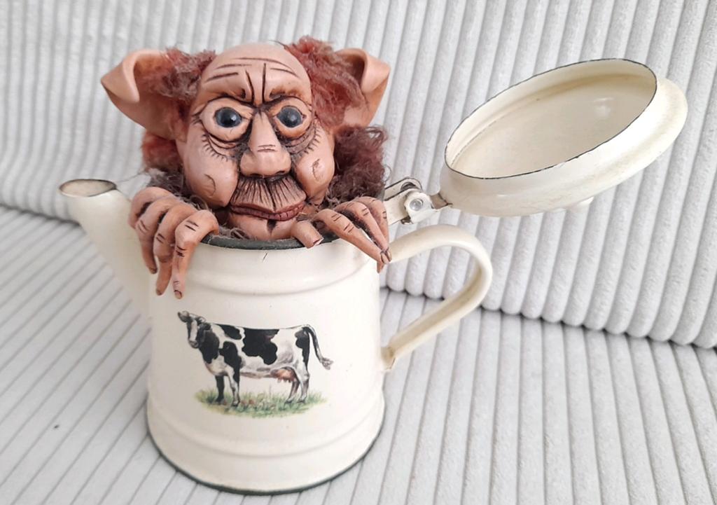Trol in Metalen Theepot, Huis en Inrichting, Ophalen