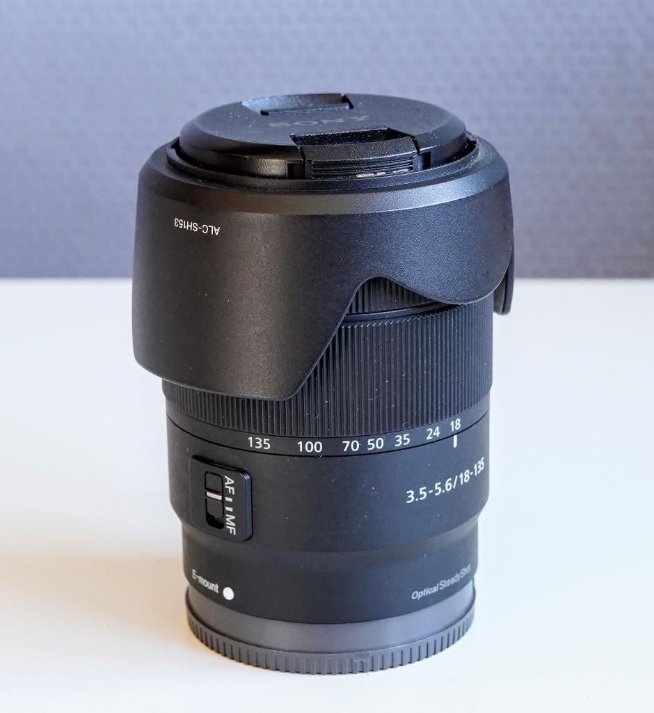 Sony E 3.5-5.6/18-135mm OSS zoomlens, Ophalen of Verzenden, Zo goed als nieuw, Telelens, Zoom
