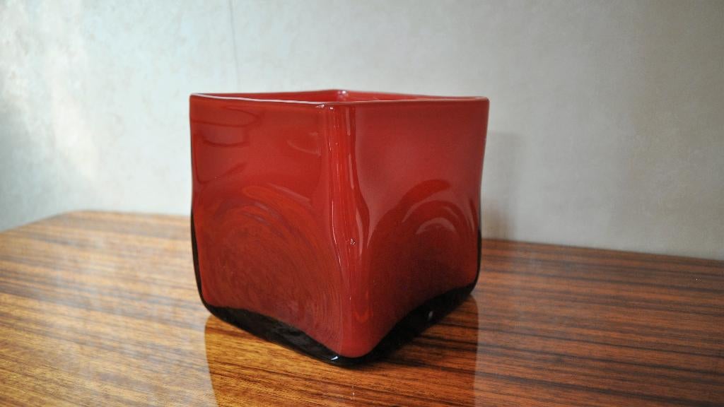 Hele Zware Rode Kubus Vaas Glas 16 cm OPHALEN, Antiek en Kunst, Antiek | Vazen, Ophalen