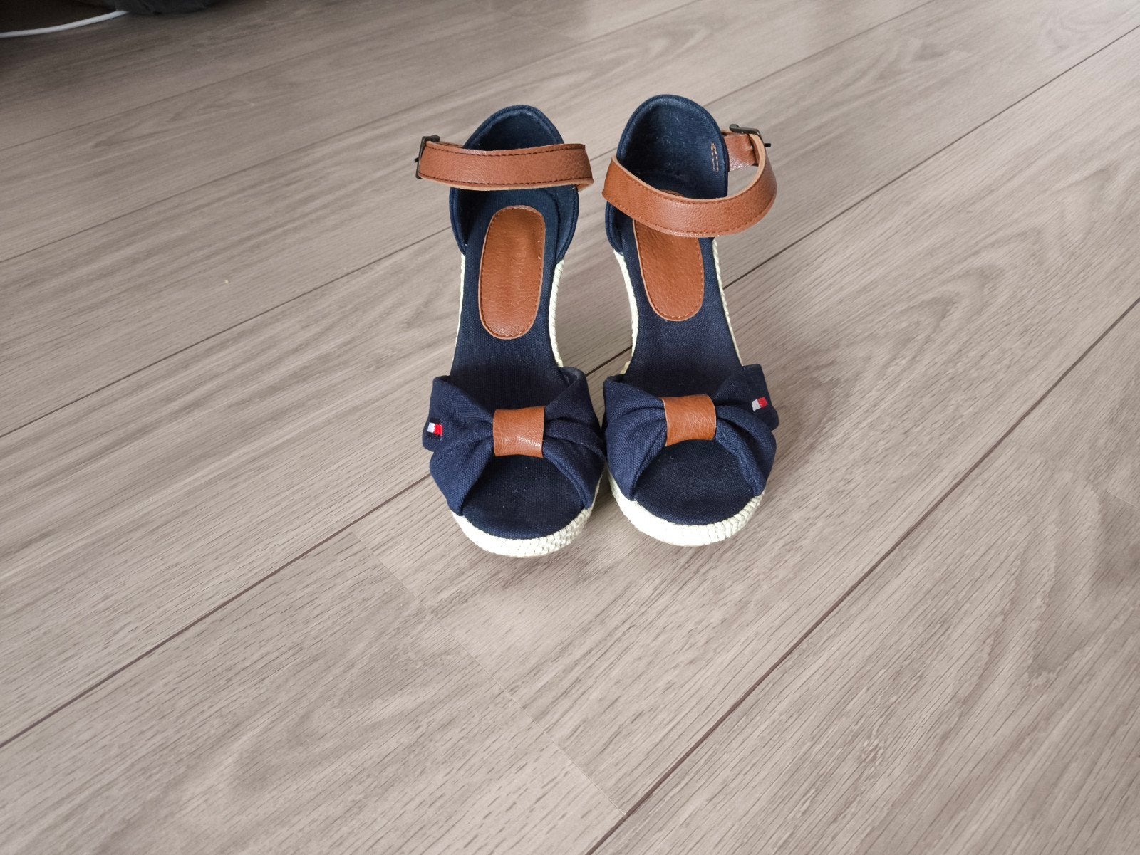 Leuke Tommy Hilfiger sleehak sandalen - Maat 36, Blauw, Nieuw, Tommy Hilfiger, Sandalen of Muiltjes