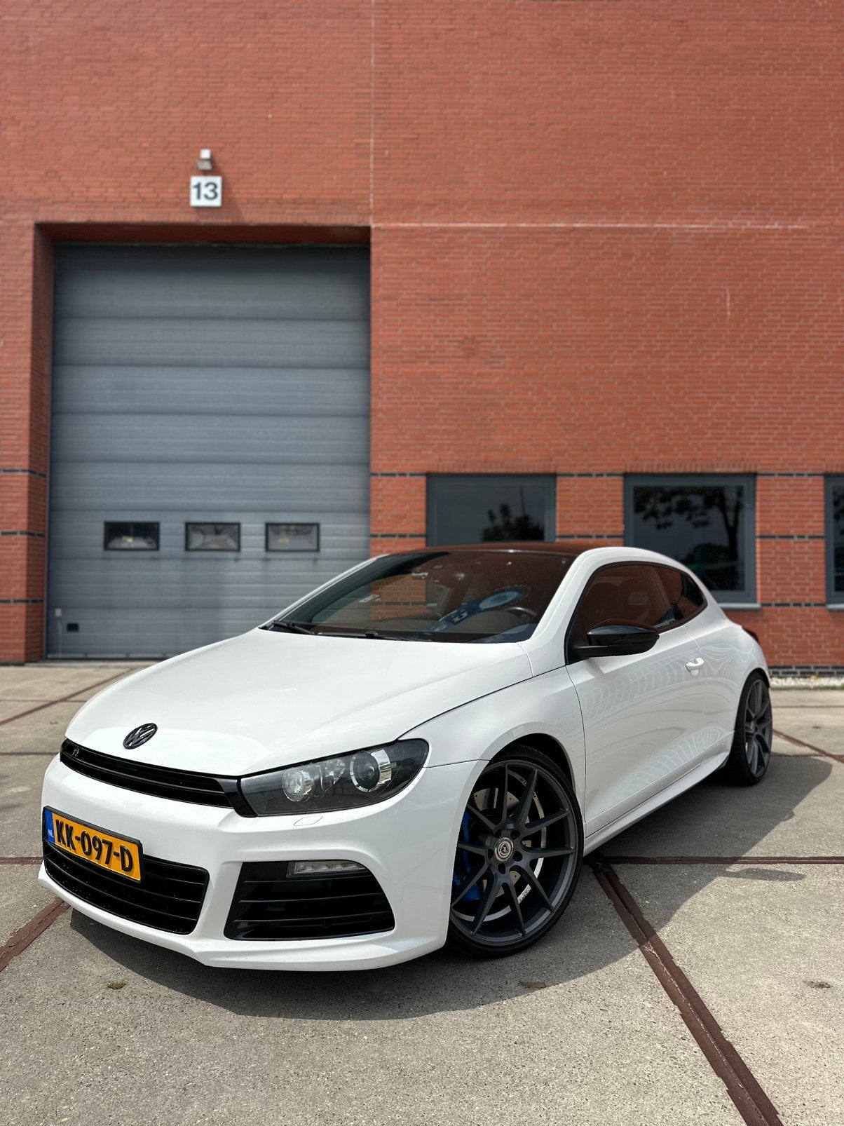 Volkswagen Scirocco R 2.0 TSI SCHAALSTOELEN, Auto's, Volkswagen, Bi-Xenon koplampen, 4 cilinders, 1984 cc, Wit
