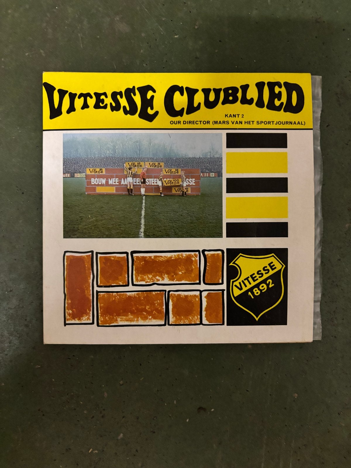 Vitesse Clublied - Bouw mee aan een steengoed Vitesse, Verzamelen, Ophalen of Verzenden, Gebruikt, Vitesse, Boek of Tijdschrift