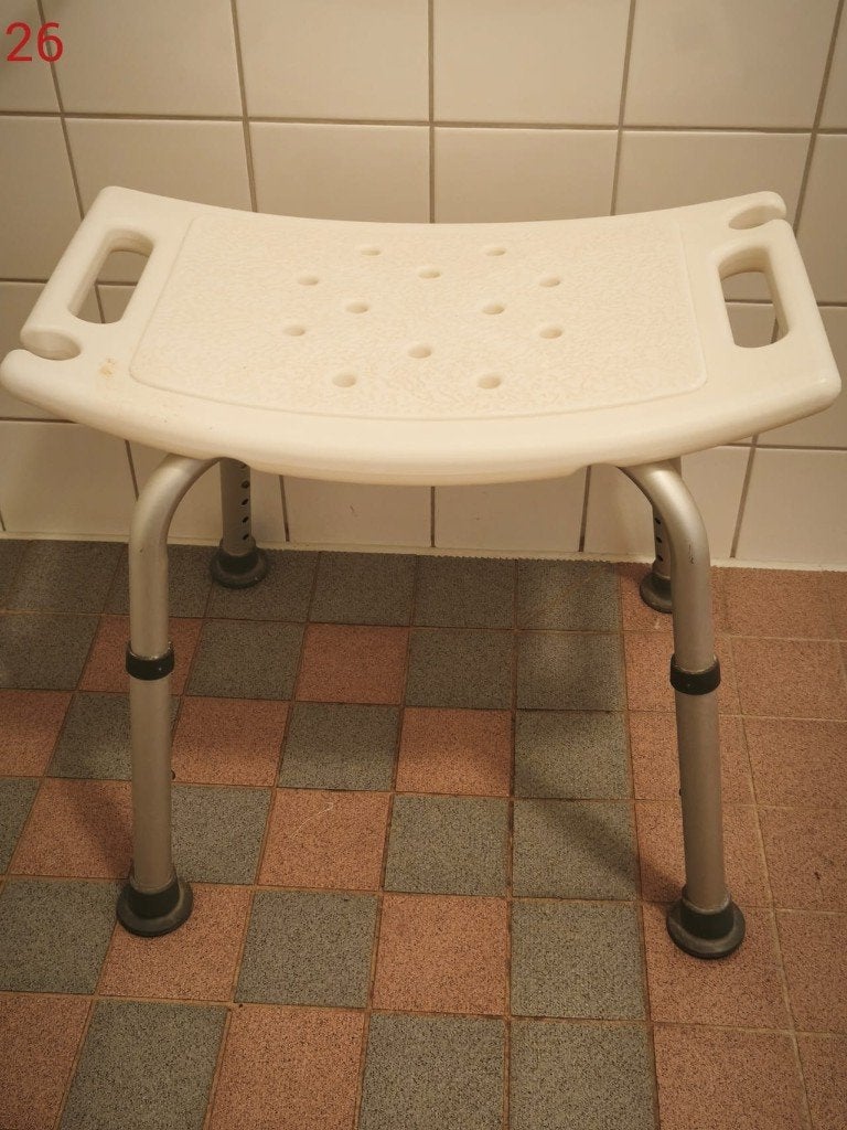 Douche kruk, Huis en Inrichting, Badkamer | Badkamermeubels, Ophalen, Minder dan 50 cm, Overige typen, Zo goed als nieuw