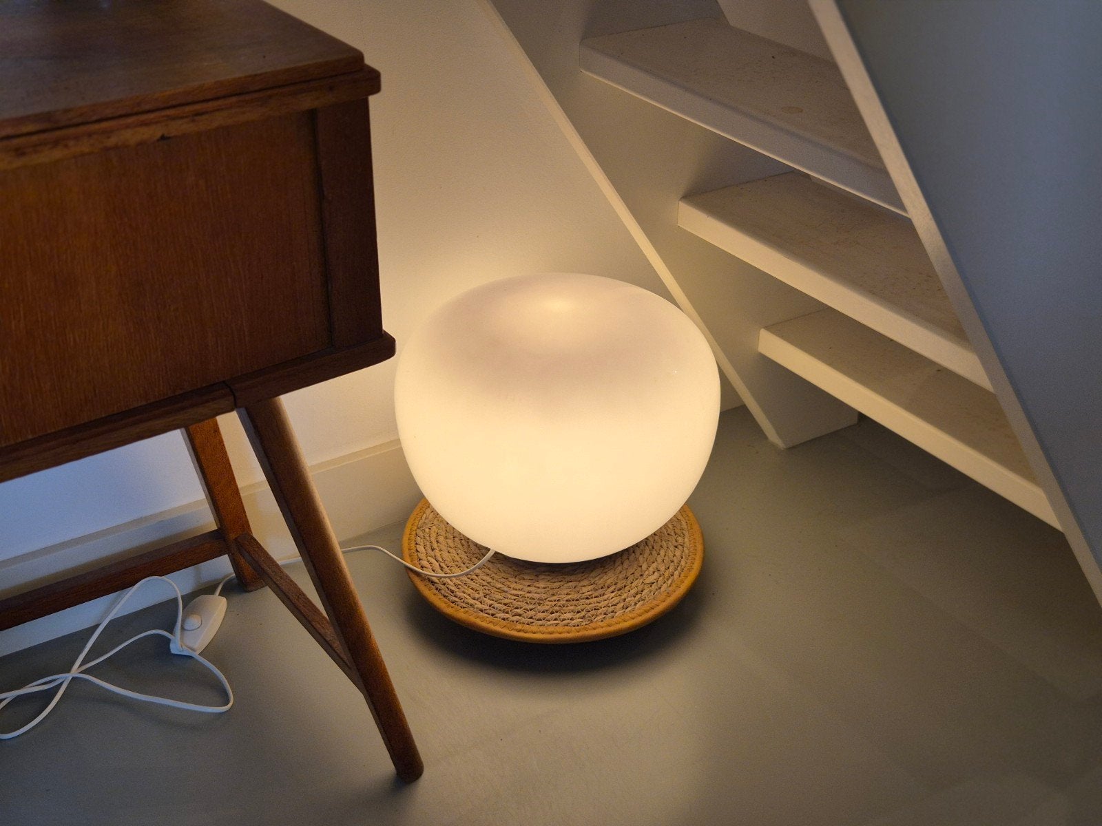 Vintage IKEA Josink Tafellamp - Bolvormig Glas en Rotan, Ophalen of Verzenden