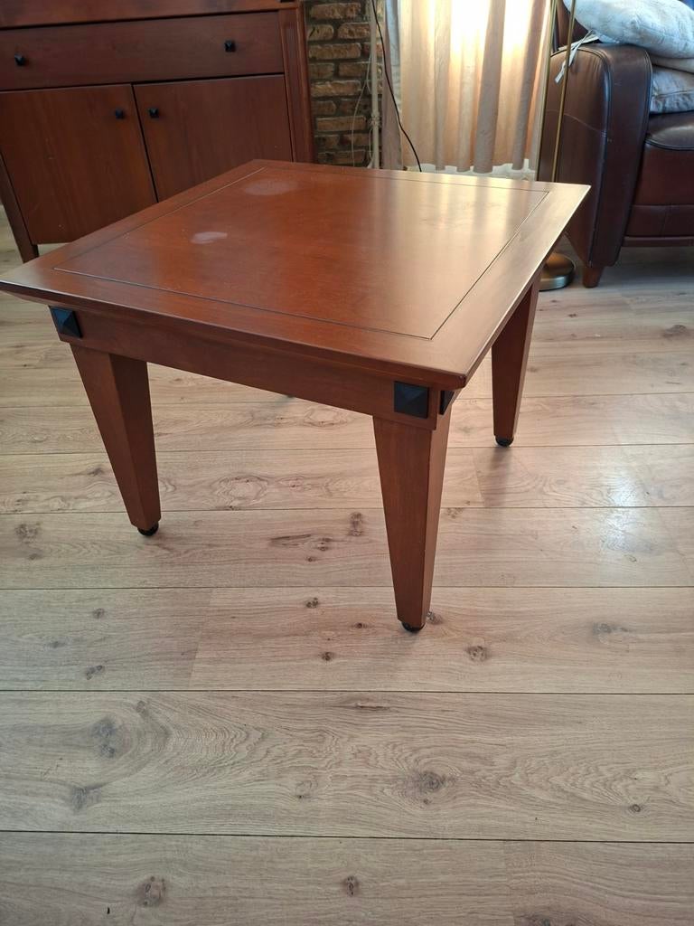 Mooie houten bijzettafel - Vierkant, Huis en Inrichting, Ophalen, Minder dan 45 cm, Minder dan 55 cm, Gebruikt