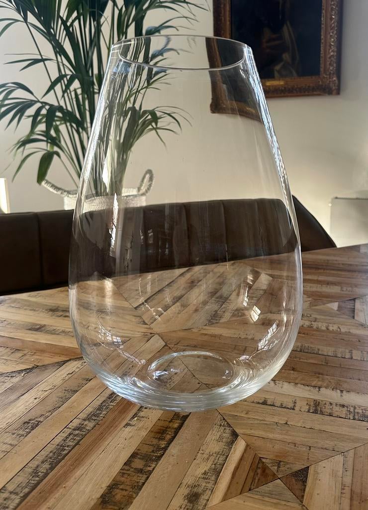 Vaas van dik glas in Mooie Vorm Nieuw!!!, Overige kleuren, Ophalen of Verzenden, Minder dan 50 cm, Glas