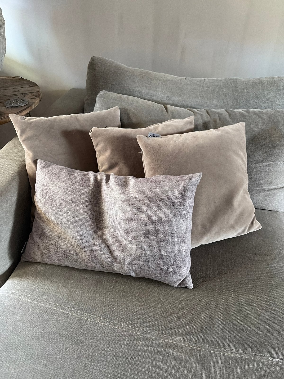 Set van 4 sierkussens van bertz interieur in taupe kleur, Overige merken, Gebruikt, Inclusief binnenkussen, Beige