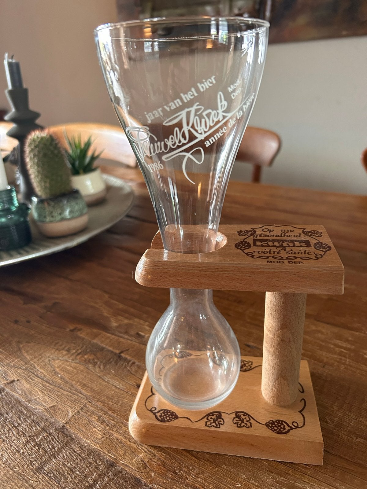 Bijzondere Kwak glazen met houten voet - 2 edities, Vintage, Meerkleurig, Ophalen of Verzenden, Zo goed als nieuw