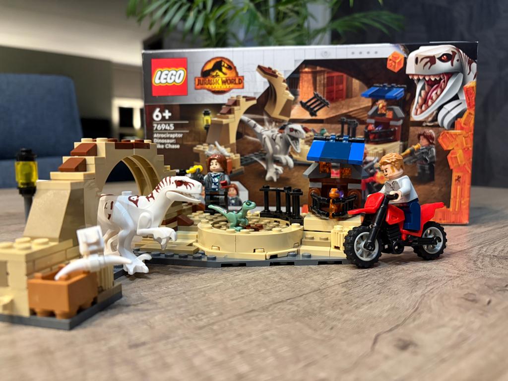 Lego 76945 Atrociraptor Bike Chase Jurassic World, Gebruikt, Jurassic World, Lego, Ophalen of Verzenden
