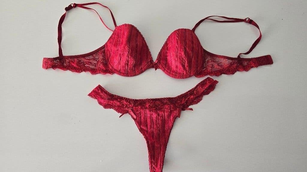 Passionata rode bh B75 met string maat M, Passionata, Verzenden, Rood, Setje