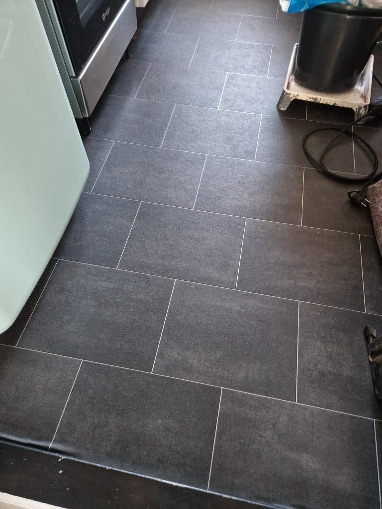 Zwarte vinyl vloerbedekking 3,4 m x 2,2/0,9 m (6m2), Ophalen, Gebruikt, Minder dan 10 m², Modern