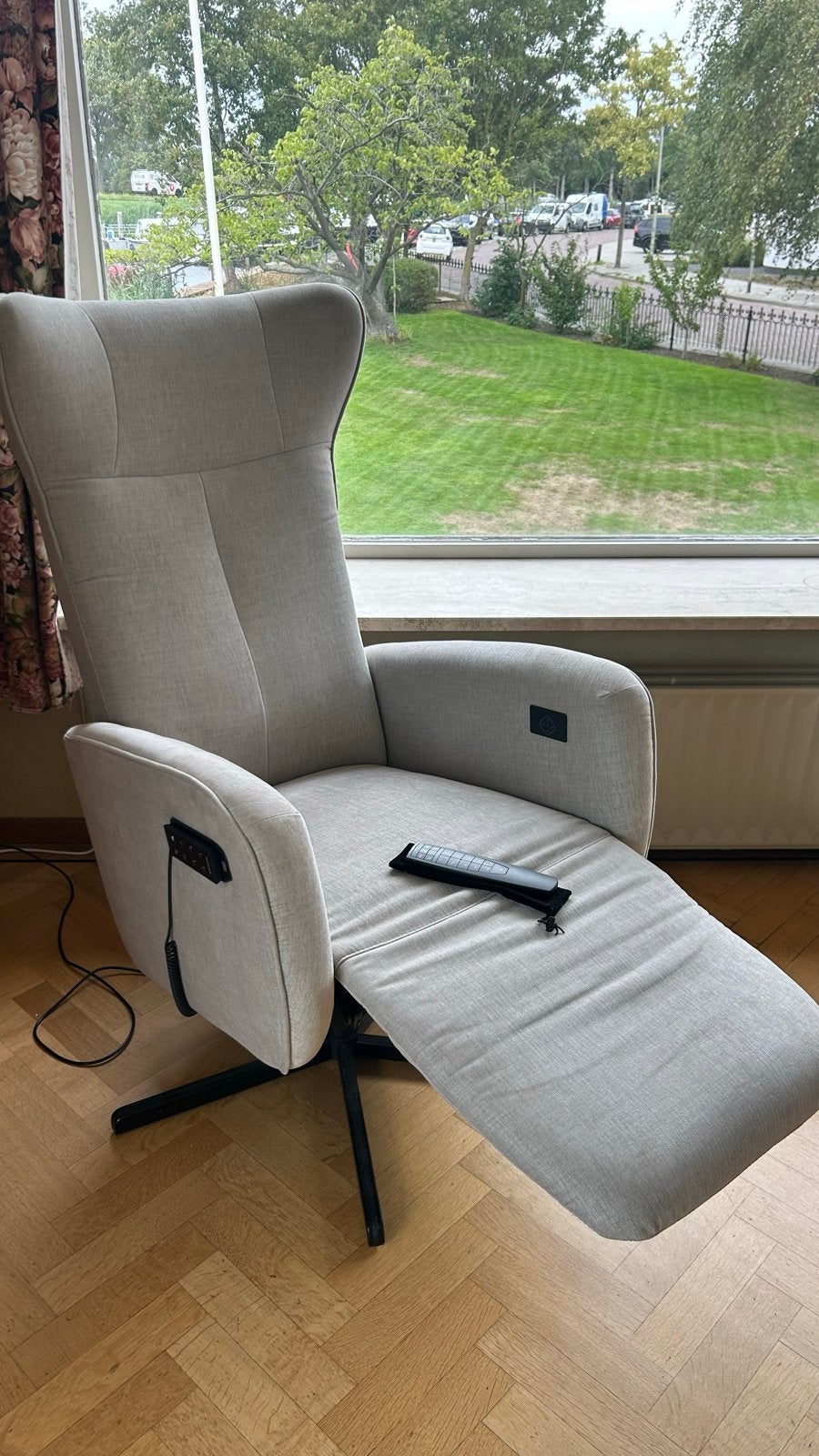 Luxe Prominent relaxfauteuil met staop en  afstandsbediening