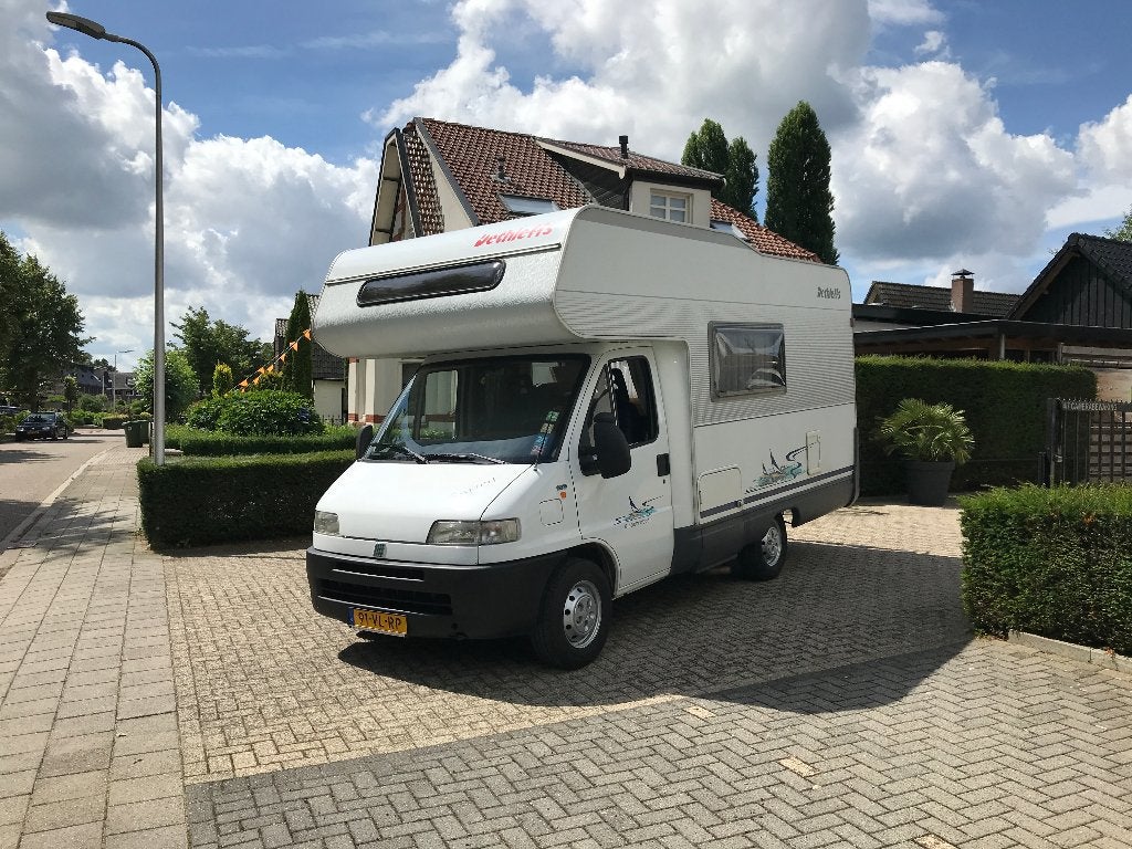 Caravans And Camping Zeer